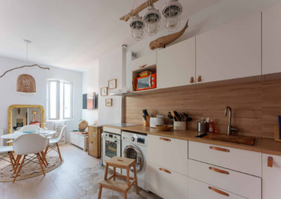 La cuisine ouverte sur le coin repas